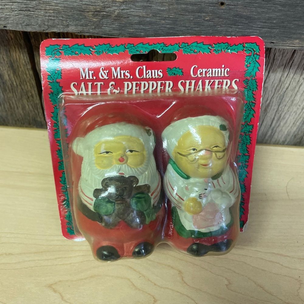 Vintage Mr And Mrs Santa Clause Ceramic Salt & Pepper Shakers RARE Christmas NIP